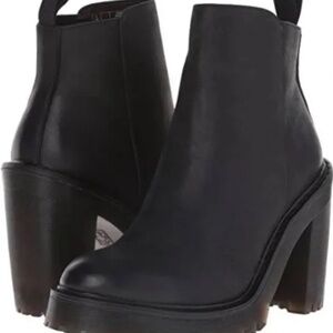 NWOB Dr. Marten’s Magdalena heeled leather ankle boots US 9